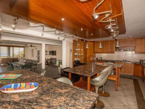 gedeelde lounge/tv-ruimte, At Doms B&B in Ballito
