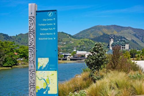 Riverside Apartment Riverside Apartment