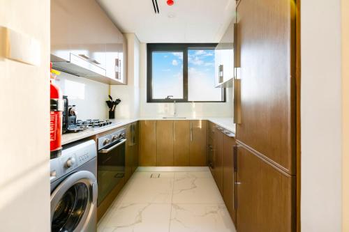 FAM Living - Getaway in Meydan - Modern Comfort Near Top Dubai Attractions