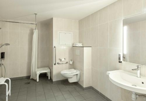 room detail thumbnail 2