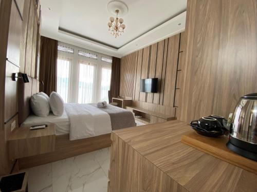 TOBA RETREAT MANSION AND VILLAS