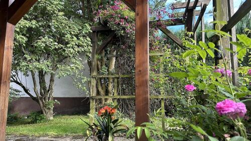 Großzügige Wohnung mit Terrasse und Gartenzugang - das komplette Erdgeschoß (Großzugige Wohnung mit Terrasse und Gartenzugang - das komplette Erdgeschoß) in 賓德拉赫