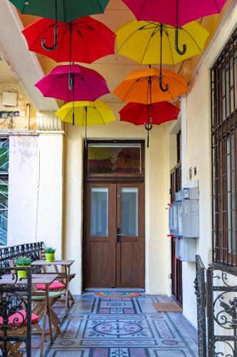 Budapest Holidays Courtyard - image 8