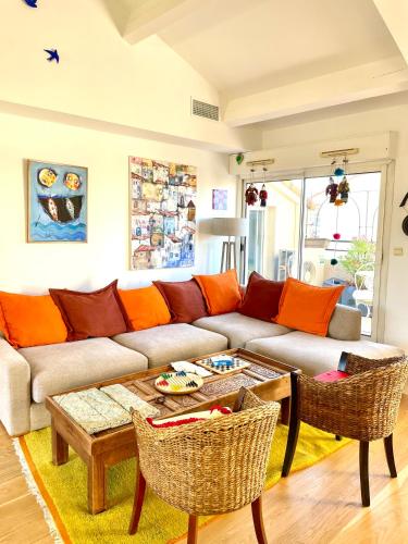 Elegant Marseille Prado Loft Walk to velodrome metro and Tram, Marseille