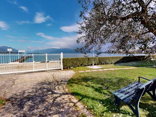 One-Bedroom Apartment with Garden