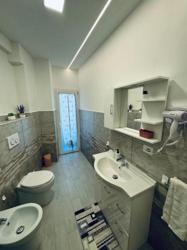 holiday home modern 2 rooms near colosseo, Rom (Foto 3)