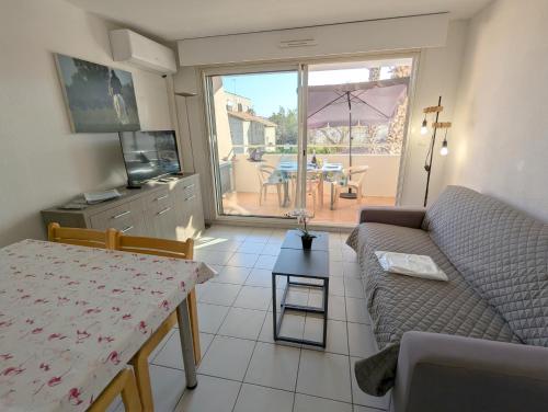 מרפסת, Sol-y-Days Mayflower, appartements climatisés résidence avec piscine proche centre (Sol-y-Days Mayflower, appartements climatises residence avec piscine proche centre) in לה גראו-דו-רוי