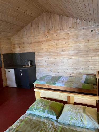 2 double beds, 1 twin bed