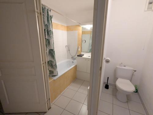 Apartment with Pool View (4 persons) image 10