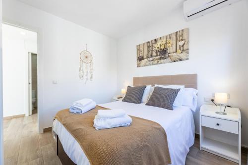 One-Bedroom Apartment with Sea View image 9