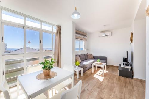 One-Bedroom Apartment with Sea View image 6