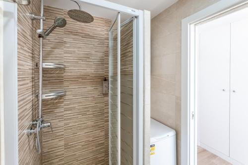One-Bedroom Apartment with Sea View image 5