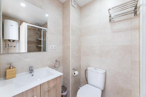 One-Bedroom Apartment with Sea View image 3