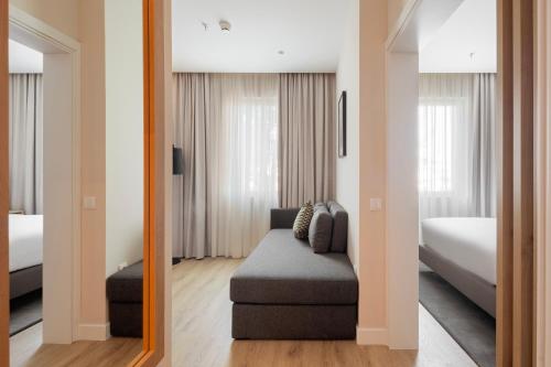 1 king bed, 2 twin beds