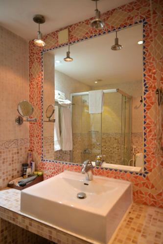 Double Room image 10