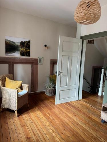 One-Bedroom Apartment with Shower