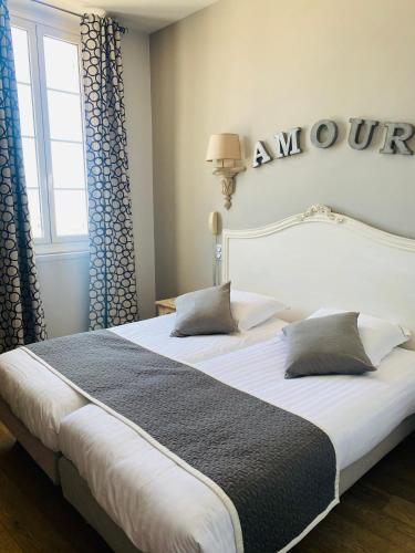 Comfort Double Room with Sea View image 9
