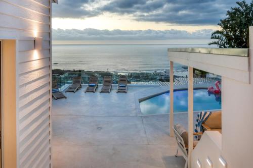 Two Views Villa - 8 Bedrooms, Camps Bay, Ocean Views, Pools