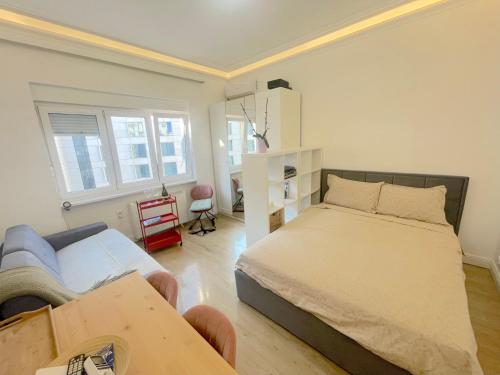 One-Bedroom Apartment image 3