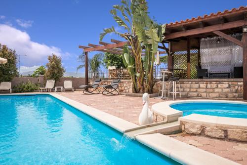 Swimming pool, Areti Suites in Akrotiri