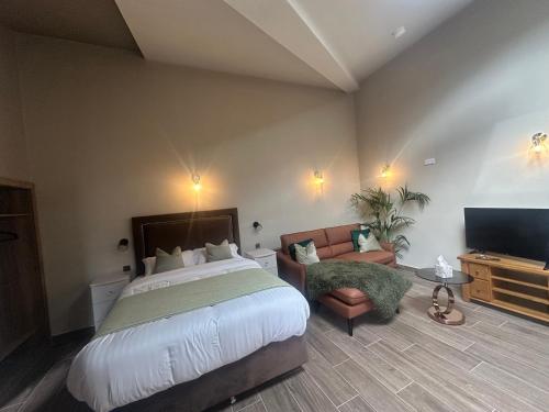 Oak field Cottages Belfast open plan studio stunning & tranquil in Magheralave