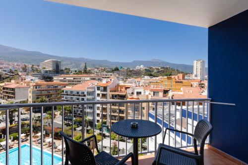 Double or Twin Room with Balcony image 6