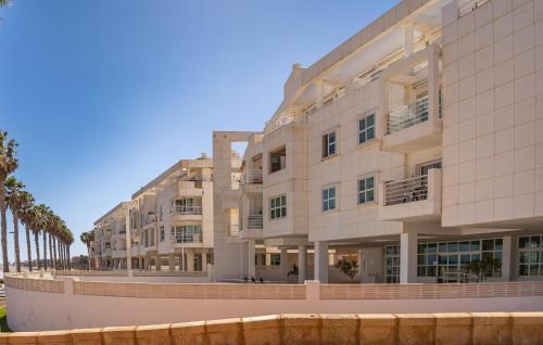 Beautiful Apartment In Roquetas De Mar With Wifi - image 3