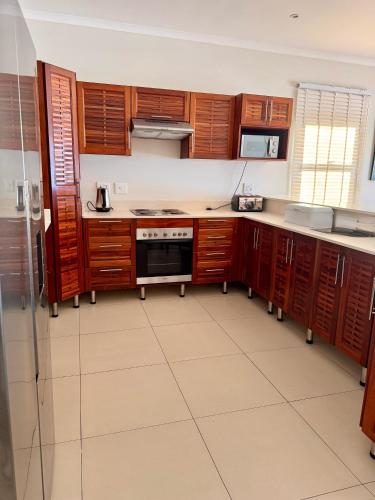 virtuve, Luxurious Beachfront house-Villa 44 in Bilene