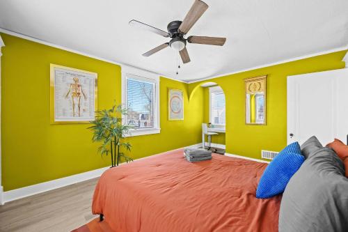 Cozy and Spacious Retreat in Lou Arts District - image 4