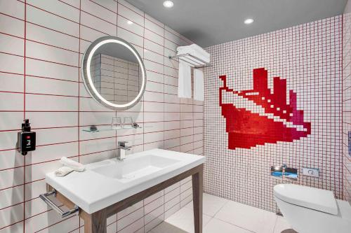 Radisson RED Hotel Glasgow - image 9