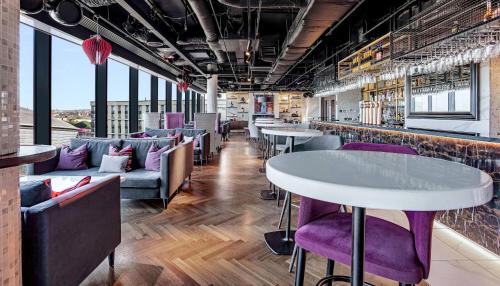 Radisson RED Hotel Glasgow - image 12