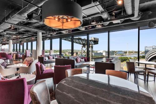 Radisson RED Hotel Glasgow - image 11