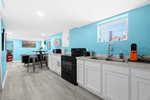 Charming Stay- Bottom Unit in Lou Arts District thumb 2