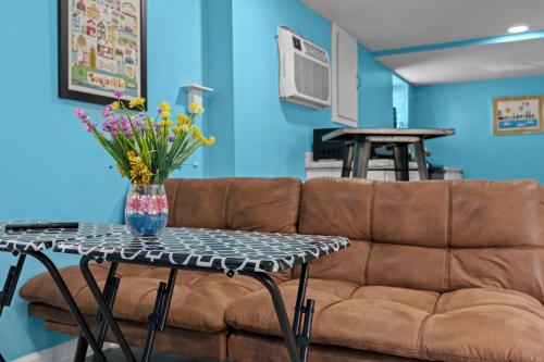 Charming Stay- Bottom Unit in Lou Arts District thumb 4