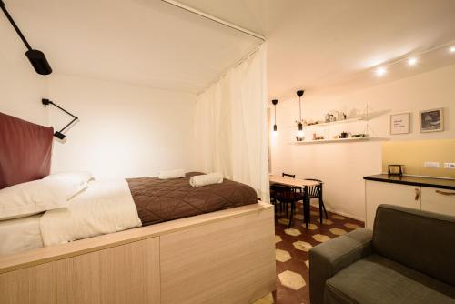 Vico Santa Luciella 20, Неаполь