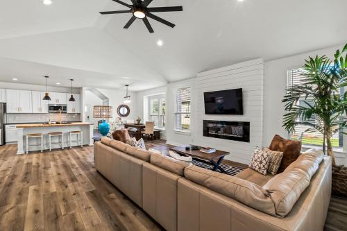 Lakin it Easier in Cottonwood Shores, USA