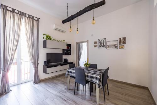 Appartamento 2 Camere 1 Bagno Palazzo Mormando Napoli, Neapel (Foto 9)