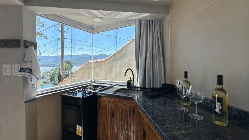 ห้องครัว, Chale Terapia com vista para o mar, WiFi e ar in หาดปอร์ติงโย