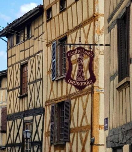 Nouveau Maison Thiernoise Typique - Location saisonnière - Thiers