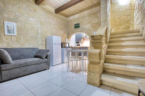 Historic Valletta 2BR Townhouse with Charm & Central by 360 Estates, Valletta (fotografie 3)