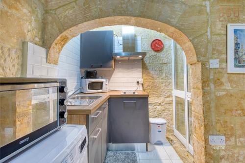 Historic Valletta 2BR Townhouse with Charm & Central by 360 Estates, Valletta (fotografie 6)