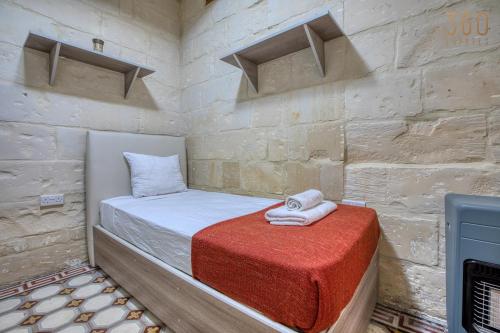 Historic Valletta 2BR Townhouse with Charm & Central by 360 Estates, Valletta (fotografie 5)
