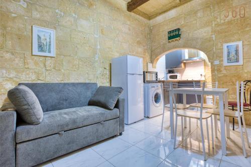 Historic Valletta 2BR Townhouse with Charm & Central by 360 Estates, Valletta (fotografie 7)