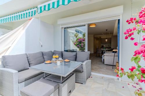 Apartamento con terraza en primera línea El Duque Altamira - image 5