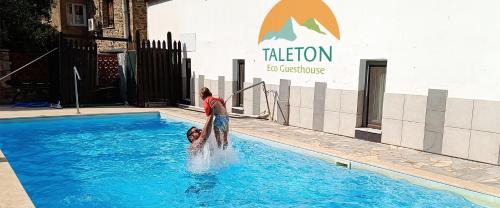 泳池, 塔勒頓生態旅館 (Taleton Eco Guest House) in 法里斯