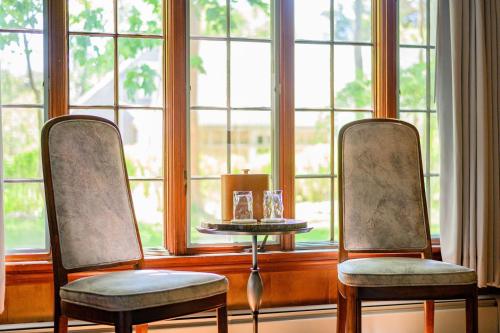Isaiah Hall Inn - image 9