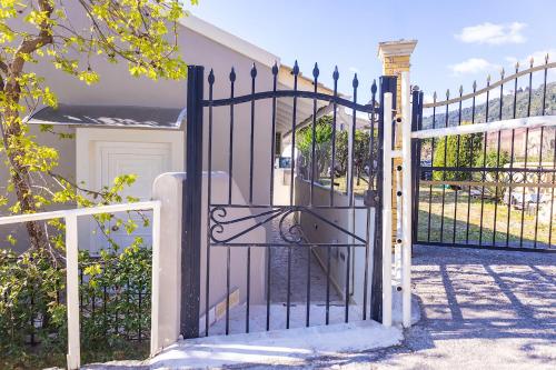 AD HOMES - image 4