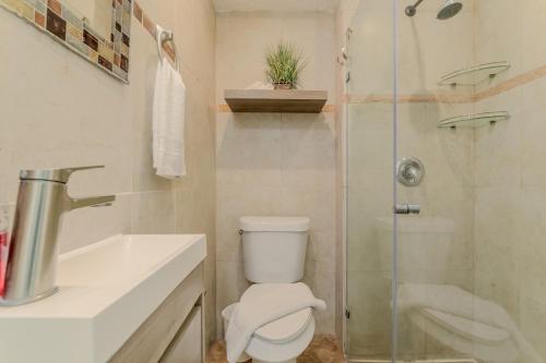 Cancun Hotel Zone -2 BR Beachfront, Bright and Spacious, Cancún (photo 9)