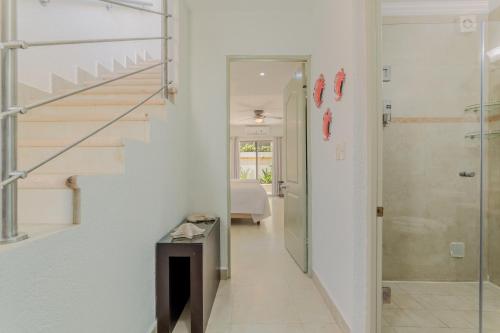 Cancun Hotel Zone -2 BR Beachfront, Bright and Spacious, Cancún (photo 3)