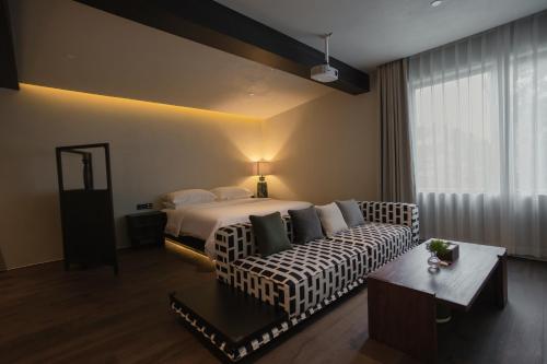 Budget Double Room room in Shanheli Song Dynasty Aesthetic Courtyard Shantou Small Park Store Free Hanfu experience exquisite Chinese afternoon tea